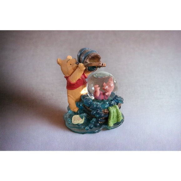 Disney Simply Pooh "Friends Help You Through the Splashy Parts" Snowglobe - Picture 3 of 4
